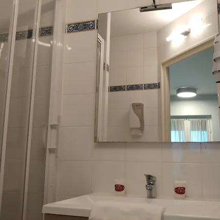 Du Centre Отель Сустон
